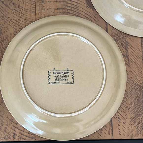 2 Vintage Hearthside Hand Painted Stoneware Dinner Plates - Painted in Japan - Picture 5 of 7